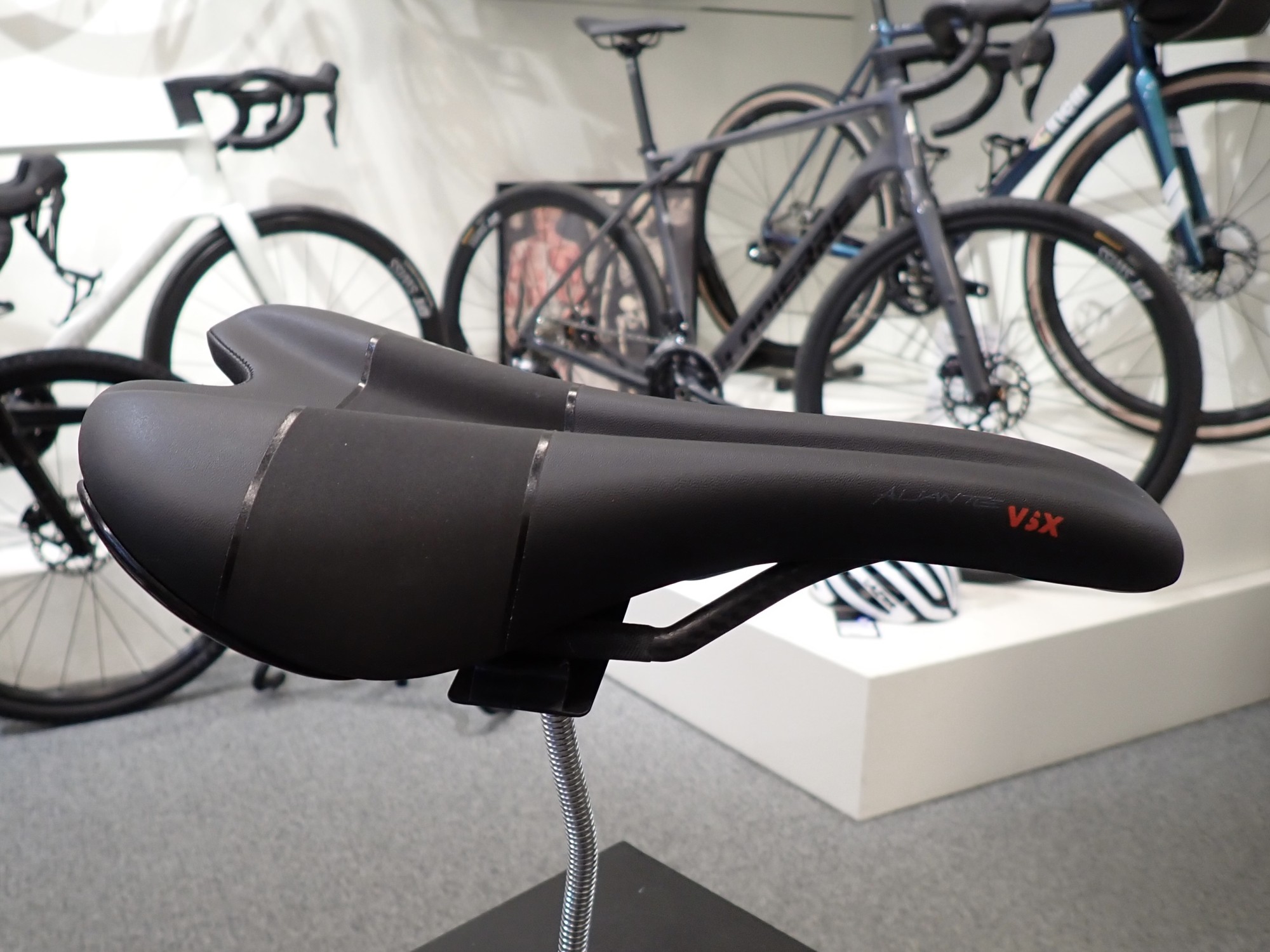 Fizik Aliante VSX - carbon rails